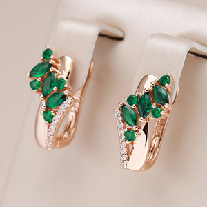 Elegante Ohrringe mit Grünem Kristall in Gold