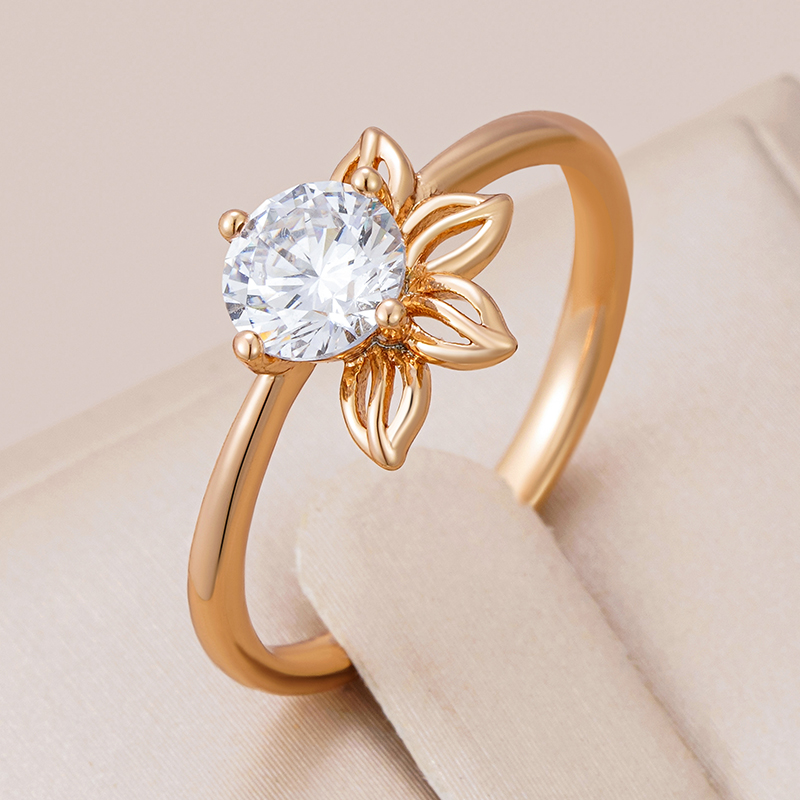 Eleganter vergoldeter Zirkonia-Ring