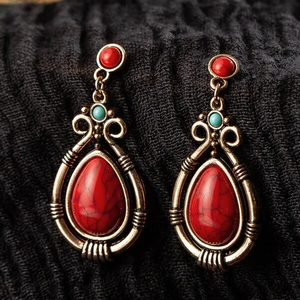 Rote Vintage-Ohrringe mit Stein