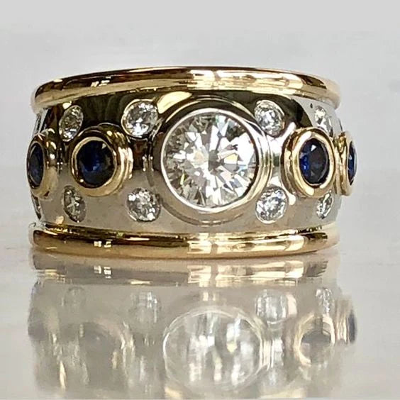 Goldener Ring mit eingelegtem Zirkonia