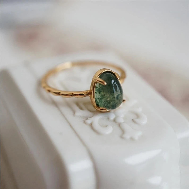 Grüner Wassertropfen Luxus Ring in Gold