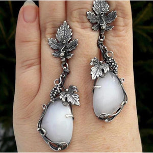 Boho-Blätter-Ohrringe mit weißem Opal in Sterlingsilber