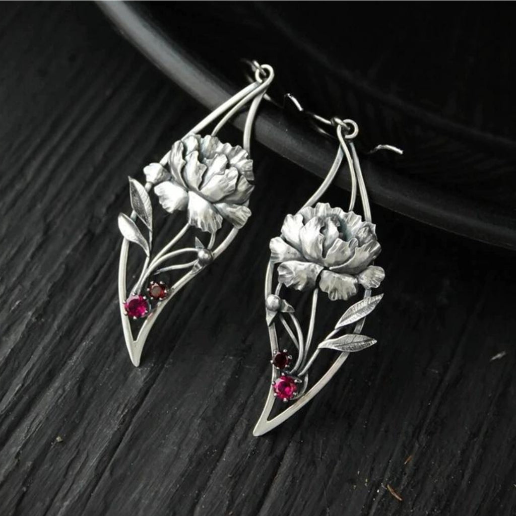 Boho Blumenohrringe mit rotem Zirkonia in Sterling Silber