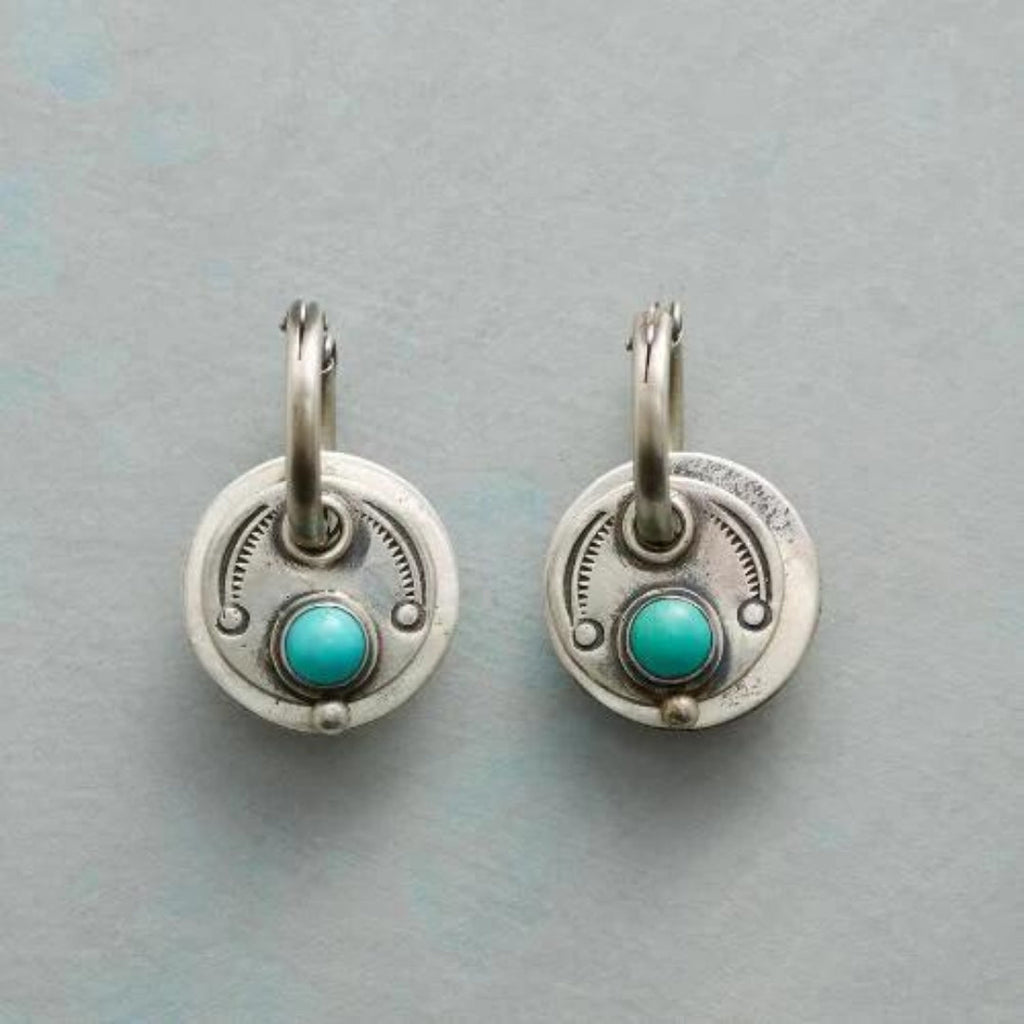 Boho-Ohrringe mit türkisfarbenen Steinen in Silber