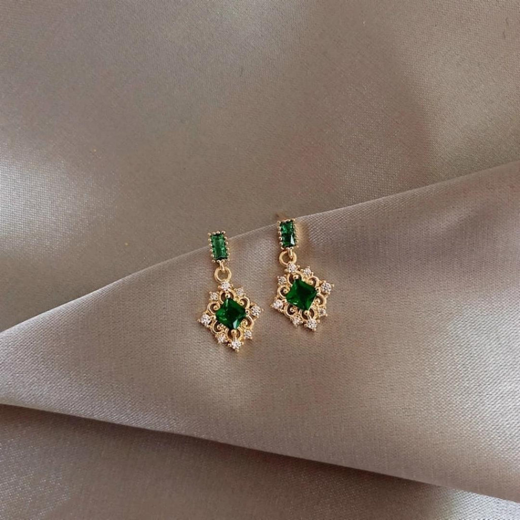 Elegante Grüne Zirkonia-Ohrringe in Gold