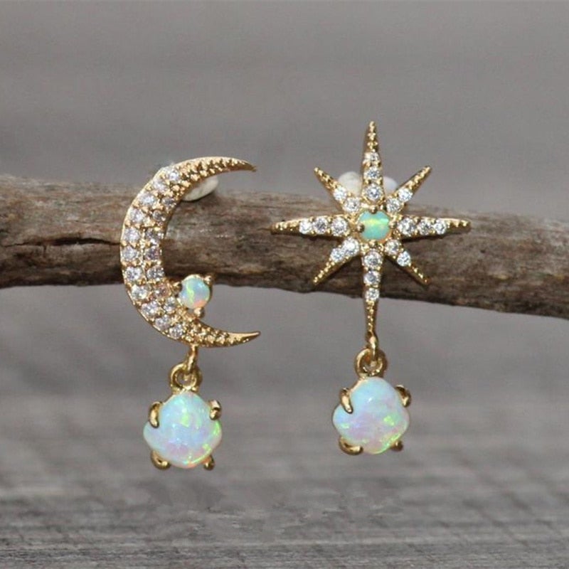 Mond- und Stern-Ohrringe aus Gold und Opal