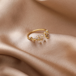 Verstellbarer Ring mit Kristallblättern in Gold