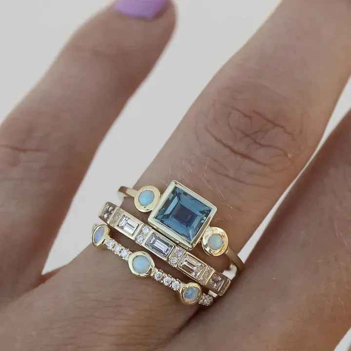 Ring mit blauem Kristall im Vintage-Stil