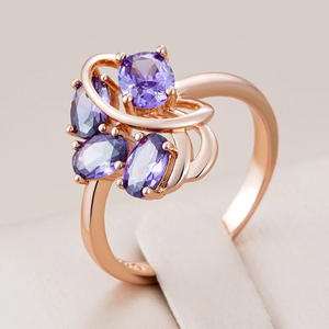 Eleganter lila Zirkonia Ring