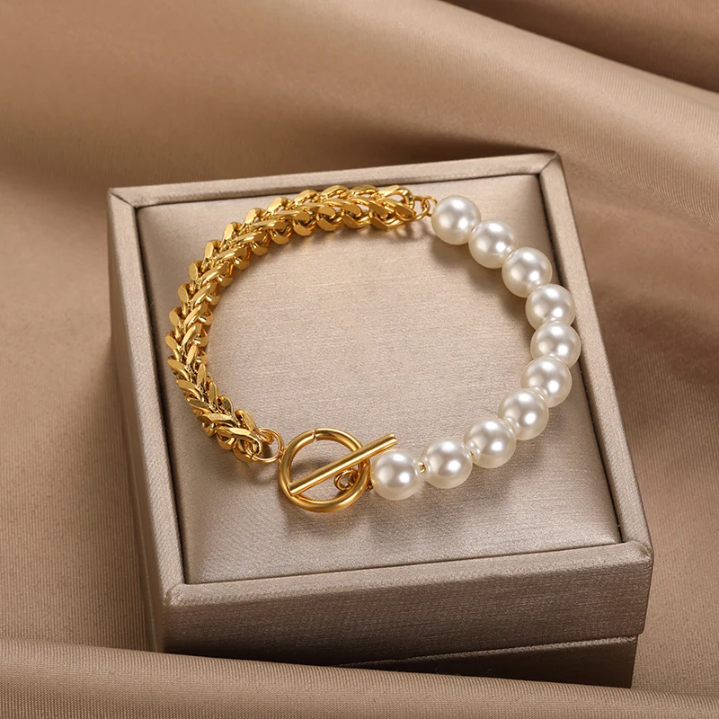 Elegantes Gold- und Perlenarmband